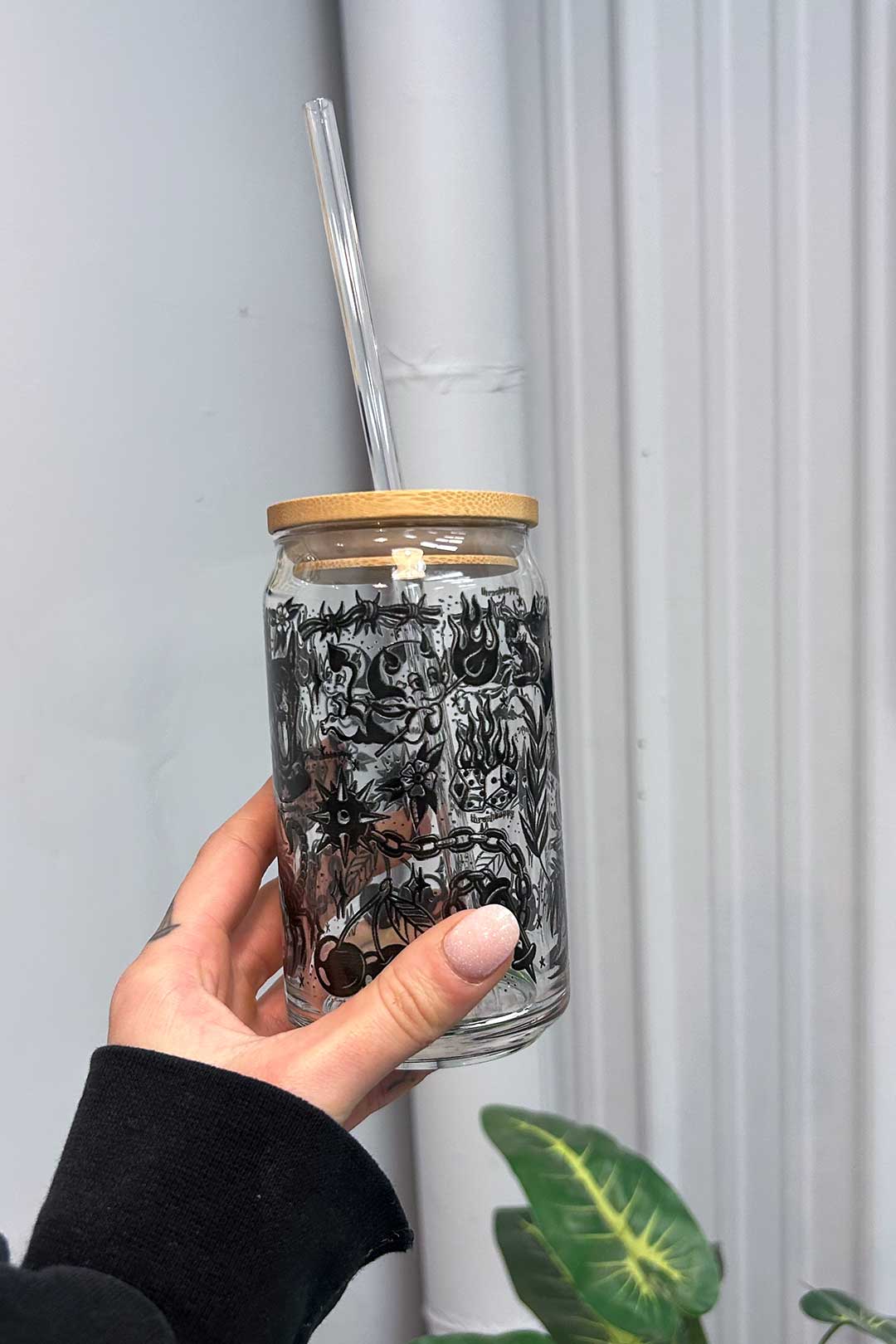 Trad Pattern Glass w/Straw